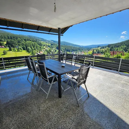 Reich Apartment *